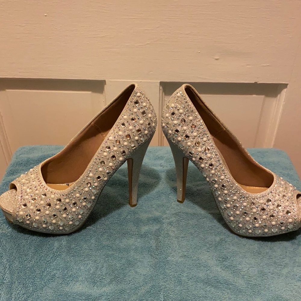 Size 8 1/2 WOMENS party heels